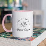 Dagar i Cute Minimalist Modern Snö Mugg<br><div class="desc">Blev den ❄️ magin i snö dagar med det minimalistiska mugg,  din mysiga kompanjon för vintern äventyr! Ta de skrymmande avtrycken och låt de skonsamma flingorna inspirera stil. Bild är en känslig snöflingsikon som dansar på ett skickligt sätt och viskar "Låt roligten börja!" i förhastade toner.</div>
