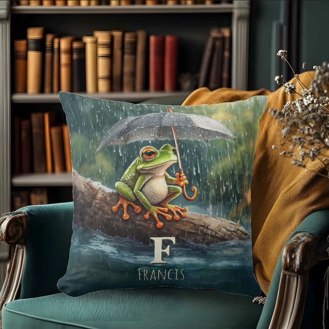 Dagen för gryning av köttkvarn från Monogram Kudde (Whimsical woodland cottagecore frog throw cushion with monogram custom name for personalized gift)