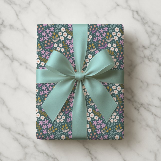 Dagens Ditsy-Blommigt i Jewel Tones Presentpapper (Jewel toned ditsy floral gift wrap.)