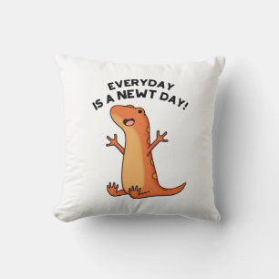 Dagens nydag är en nydag Funny Salamander Pun Kudde