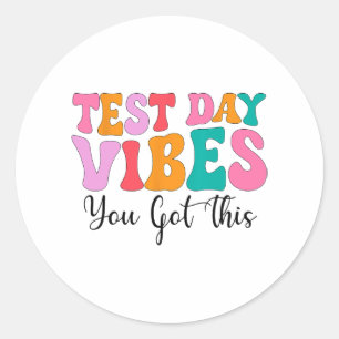 Dagens Vibes Groovy-testdag Lärare Student Kvinnor Runt Klistermärke