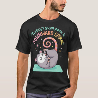 Dagens yogaställning är nedåtgående spiralpossum t shirt