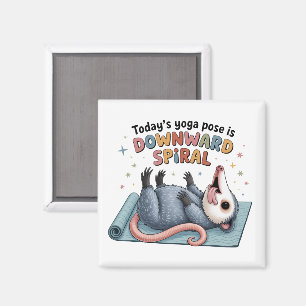 Dagens yogaställning är Nedåtriktad Possum Rolig M Magnet