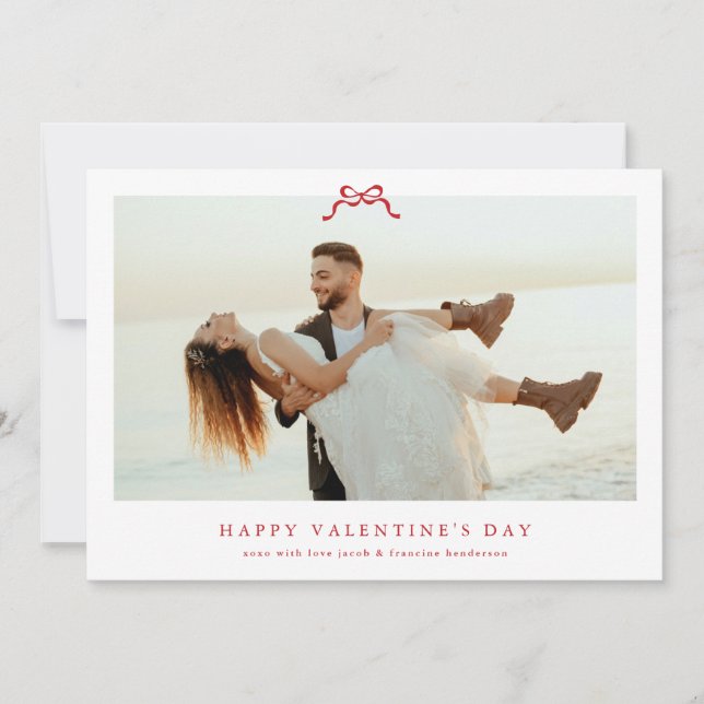 Dagfoto av det moderna röda hjärtbågslanget julkort (Framsida)