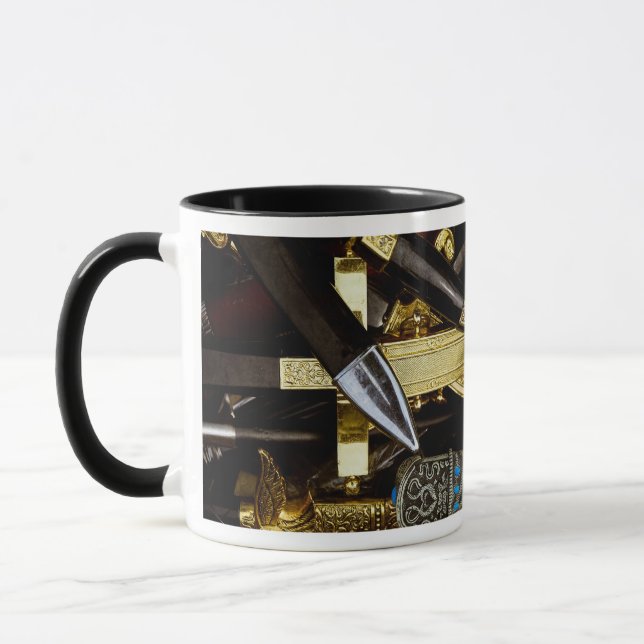 Daggers, Dirks och Sabers Mugg (Vänster)