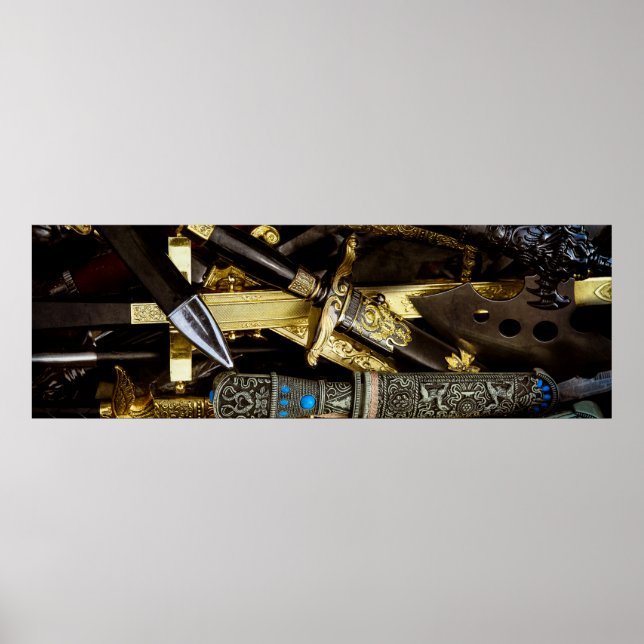 Daggers, Dirks och Sabers Poster (Framsidan)