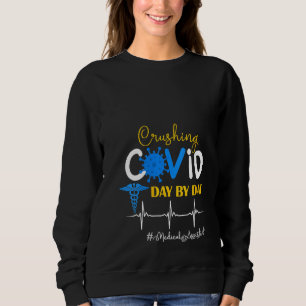 Dagligen krockar kvinnor med daglig läkarassistent t shirt