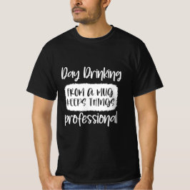 Dagsdrickande från mugg behålla sak professionell t shirt