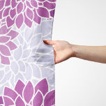Dahlia Flowers, Mönster, Lila Dahlia Flowers Sjal<br><div class="desc">Elegant,  snyggt och sofistikerat mönster med lila Dahlia-blommor. Modern gåva och trendig,  perfekt för blommigtens design älskare i ditt liv.</div>