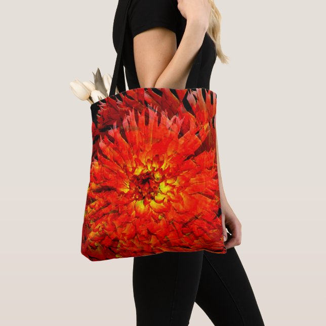 Dahlia har spridit sig.... tygkasse (Närbild)