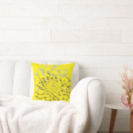 Dahlia Yellow Throw Pillow Kudde