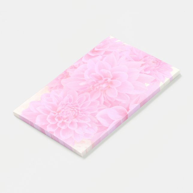 Dahlior i mjuk rosa post-it block (Vinklad)