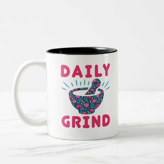 Daily Grind Pharmacy Technician Tech Pharmaci Två-Tonad Mugg (Vänster)