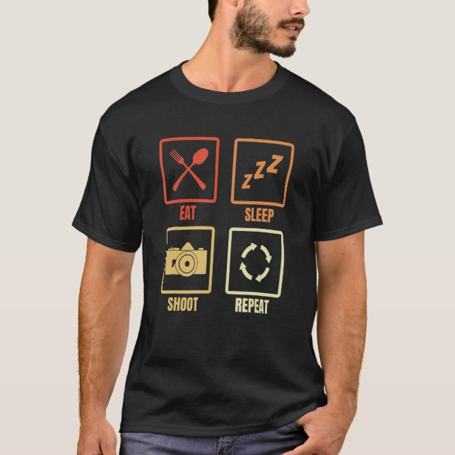 Daily Routine Photographer Camera T Shirt (Framsida)