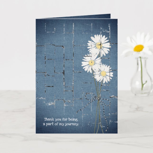 daisy bukett på blå denim brick kort (Liten växt)