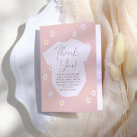 Daisy Flowers Boho Rosa Blommigt Baby Shower Tack Kort<br><div class="desc">Ett tack-kort som matchar vår lilla Syskon Bodykostym Boho Baby Shower-samling. Det vikta kortet har en rosa och en mönster av vita blommor. "Tack" är skrivet med en elegant-skripttypografi. Nedan finns ett redigerbart tack. Inuti kortet finns en andra tacktext som kan redigeras eller tas bort till kostym efter dina behov....</div>