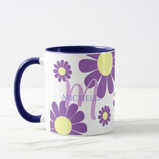 Daisy Lila Monogram Mugg (Vänster)