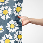 Daisy Mönster, Blommönster, vita Daisy Sjal<br><div class="desc">Elegant,  snyggt och sofistikerat mönster med blommor av vit Daisy på marin blå bakgrund. Modern gåva och trendig,  perfekt för blommigtens design älskare i ditt liv.</div>