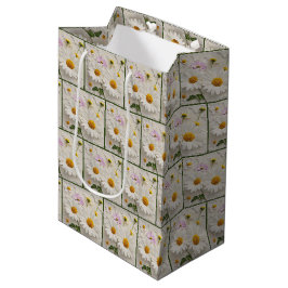 Daisy- och kosblommor på utsatt Papper