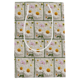 Daisy- och kosblommor på utsatt Papper