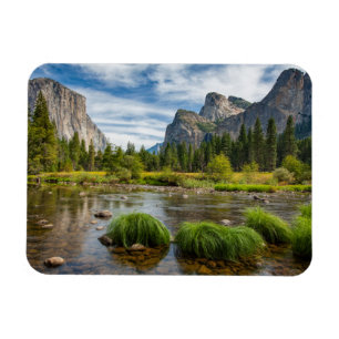 Dalen beskådar i den Yosemite nationalparken Magnet