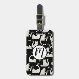 Dålig katter som knackar Saker över, vit katter på Bagagebricka