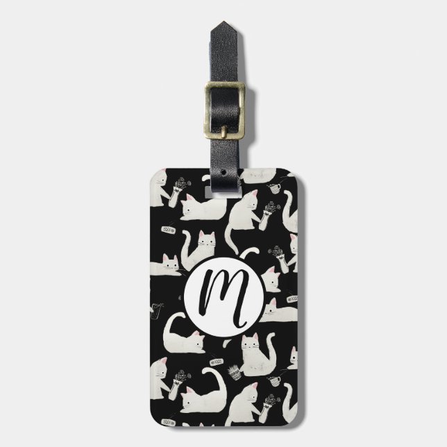 Dålig katter som knackar Saker över, vit katter på Bagagebricka (Vertikal Framsida)