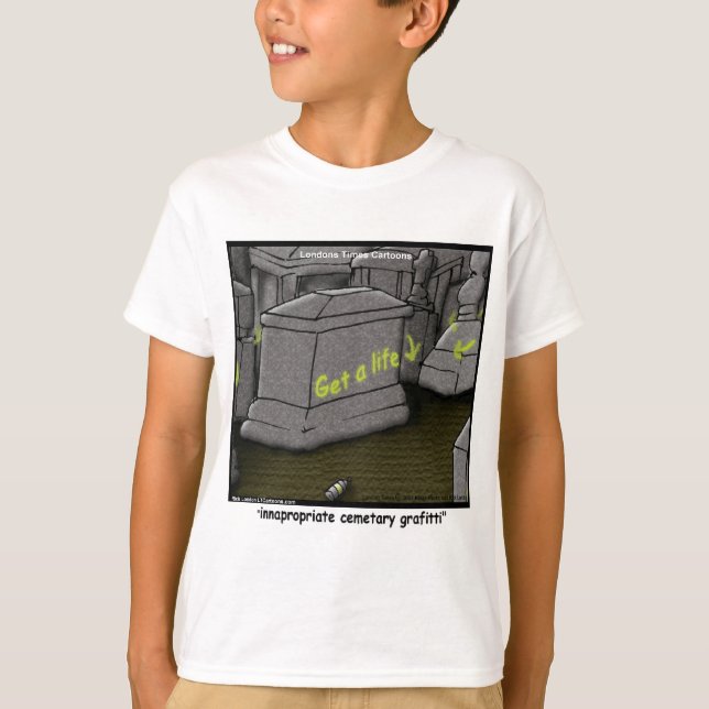Dåliga kyrkogårds-graffiti Roligt T-shirt (Framsida)