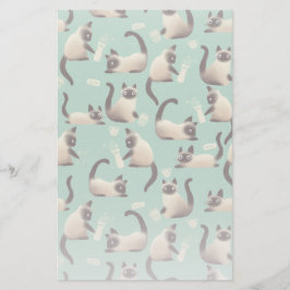 Dåliga siamesiska katter som knackar Saker över Brevpapper