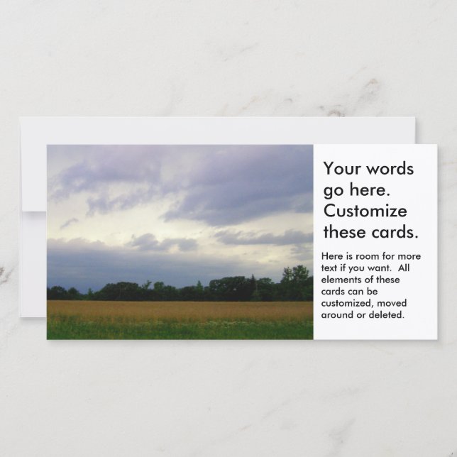 Dåligt väder närmar sig oväder på gården i fält (Framsida)