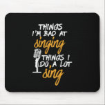 Dåligt vid singing Funny Karaoke Singer Artist Musmatta<br><div class="desc">Jag är dålig på att sjunga Kärlek till Sjunga. Lönsam design för dem som kärlek till sjunga på scenen, i duschen, kör eller musikaliska, ledande vokalist i musikband. Coolans humoristiska varor för musiker, konstnärer, sångare och sten-bandmedlem. Perfekt för karaoke natt och audition. Underbar julklapp och födelsedagspresent för bror, syster, son,...</div>