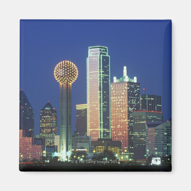 "Dallas, TX skyline nattetid med Reunion Torn" Magnet (Framsidan)