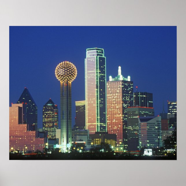 "Dallas, TX skyline nattetid med Reunion Torn" Poster (Framsidan)