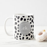 Dalmatien Hund Abstrakt Mönster Grått Monogram Kaffemugg<br><div class="desc">Dalmatien Hund Abstrakt Mönster Grått Monogram kaffe Mugg ger en personlig för hundälskare. Med en modern abstrakt design med Dalmatiska fläckar är mugg anpassat till initialer och skapar det ett unikt tillägg till ditt köksprogram. Perfekt för att njuta av dina favoritdrycker är den en idealisk gåva till ägare av sällskapsdjur...</div>