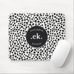 Dalmatien Hund Abstrakt Mönster Monogram Musmatta<br><div class="desc">Lägg till roligt och personlig på arbetsytan med Dalmatien Hund Mönster Monogram Mouse Pad. Den här musknappen har en sjudande abstrakt Dalmatisk utformning och kombinerar stil och funktioner. Den erbjuder en jämn yta för musen samtidigt som den gör skrivbordet ljusare. Anpassa den med ett monogram så att den blir unik...</div>