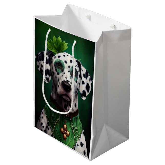 Dalmatien Hund i St. Patrick Dress (Framsidan Vinklad)