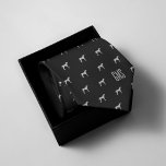 Dalmatien Hundar Mönster Monogrammed Slips<br><div class="desc">Roligt Dalmatien hundar mönster på en elegant och klassisk svart bakgrund. Anpassa med ett monogram för att göra perfekten till en sorts gåva. Tittar för ett annat färg? Inga problem! Klicka helt enkelt på knappen "Anpassa" och välj den önskade bakgrunden färg.</div>
