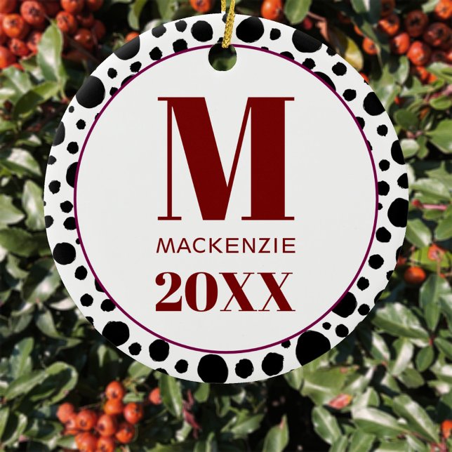 Dalmatien Spot Monogram Namn Year Red and White Julgransprydnad Keramik (Fun Dalmatian spot personalized monogram initial name year ornament)