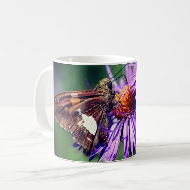 Dam Butterfly vid Vildens Aster Flower Kaffemugg (Framsida vänster)