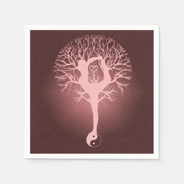 Dam gör yoga med röd bakgrund. pappersservett (Framsidan)