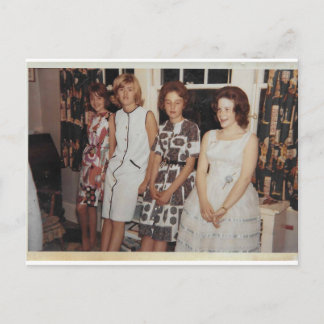 dam i väntan på vykort