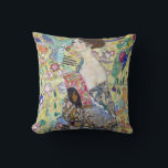 Dam med A Fläkt, Gustav Klimt Kudde<br><div class="desc">Gustav Klimt (14 juli, 1862 - 6 februari 1918) var en österrikisk symbolmålare och en av de mest framstående medlemmarna i Wien Secession-rörelsen. Klimt noteras för målningar, murar, skisser och andra föremål d'art. Förutom hans verk, som innefattar anklagelser och porträtt, målade han upp landskap. Klimt var bland konstnärer från Wienutträdet...</div>