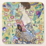 Dam med A Fläkt, Gustav Klimt Underlägg Papper Kvadrat<br><div class="desc">Gustav Klimt (14 juli, 1862 - 6 februari 1918) var en österrikisk symbolmålare och en av de mest framstående medlemmarna i Wien Secession-rörelsen. Klimt noteras för målningar, murar, skisser och andra föremål d'art. Förutom hans verk, som innefattar anklagelser och porträtt, målade han upp landskap. Klimt var bland konstnärer från Wienutträdet...</div>