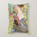 Dam med Fläkt av Gustav Klimt, Vintage japonism Prydnadskudde<br><div class="desc">Dam tillsammans med Fläkt (1918) av Gustav Klimt är en vintage av porträtt av Viktorian Era Symbolism bra art. En vacker brunettkvinna som har en orientalisk fläkt. Den gyllene blommigten Japans tematiska bakgrund är fullt av blomning av exotiska blommor, frikor och andra fåglar med utdragen vingar. Om konstnären: Gustav Klimt...</div>