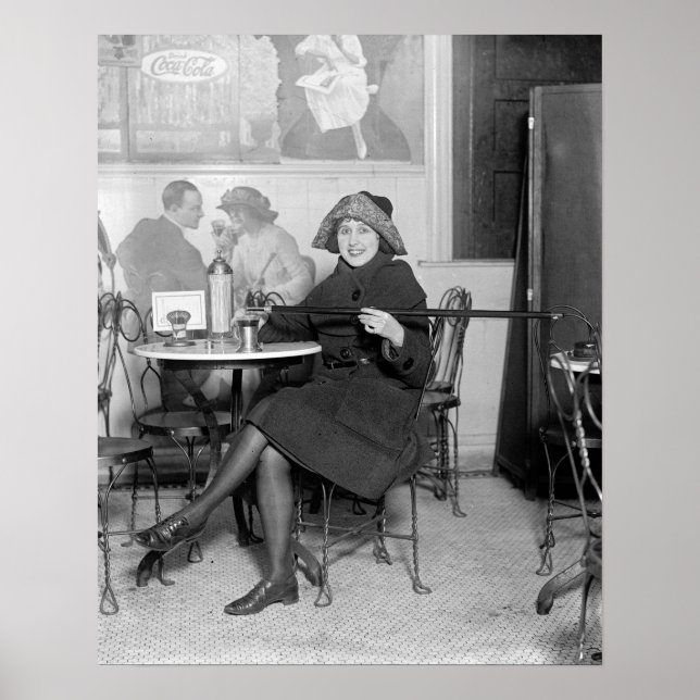 Dam med Gömt kolv, 1922. Vintage Photo Poster (Framsidan)
