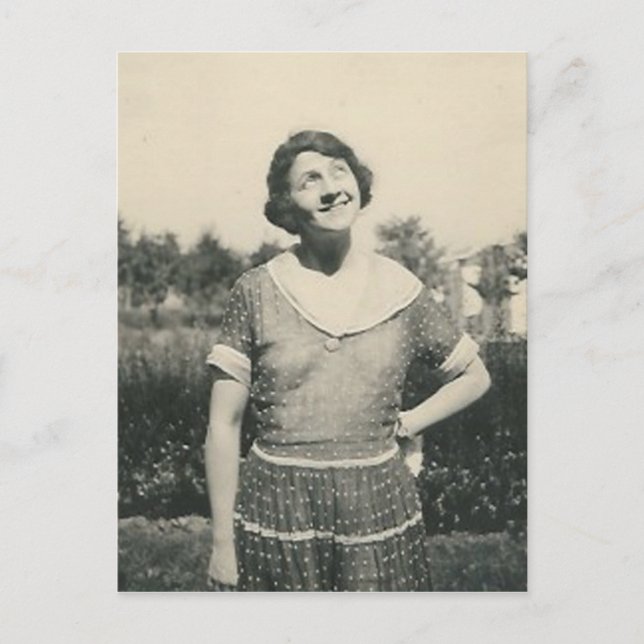 dam med roligt vykort (Framsida)