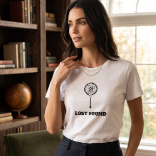 Dam minimalist kompasspil Lost Found vit T Shirt