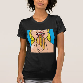 Dam som äter varmkorven t-shirt