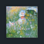 Dam till Claude Monet Painting Dans La Prairie Bricka<br><div class="desc">Söt imponerande målning av ett Viktorianskt Dam som läser i en skugga. "Dans la prairie" betyder "In the meadow". Claude Monet,  i sitt oförytterliga stil fångar en perfekt sommardag. Dam bär sin bästa Söndag-vita klänning och bonnet. En ängsskugga fylld med vackra blommor,  inklusive daisy naturligtvis. Anpassa till namn.</div>