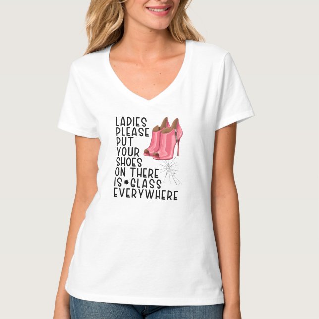 Dam, var snäll och sätt på skorna där kväll t shirt (Framsida)
